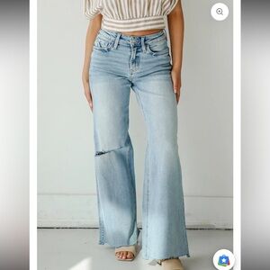 Loveret light wash straight leg jeans